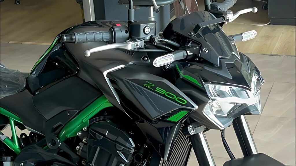Kawasaki Z900 Launched with Brutal Power, Aggressive Design & Easy EMI from 5,500